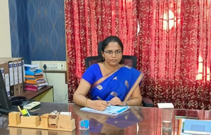 Chithra, Principal